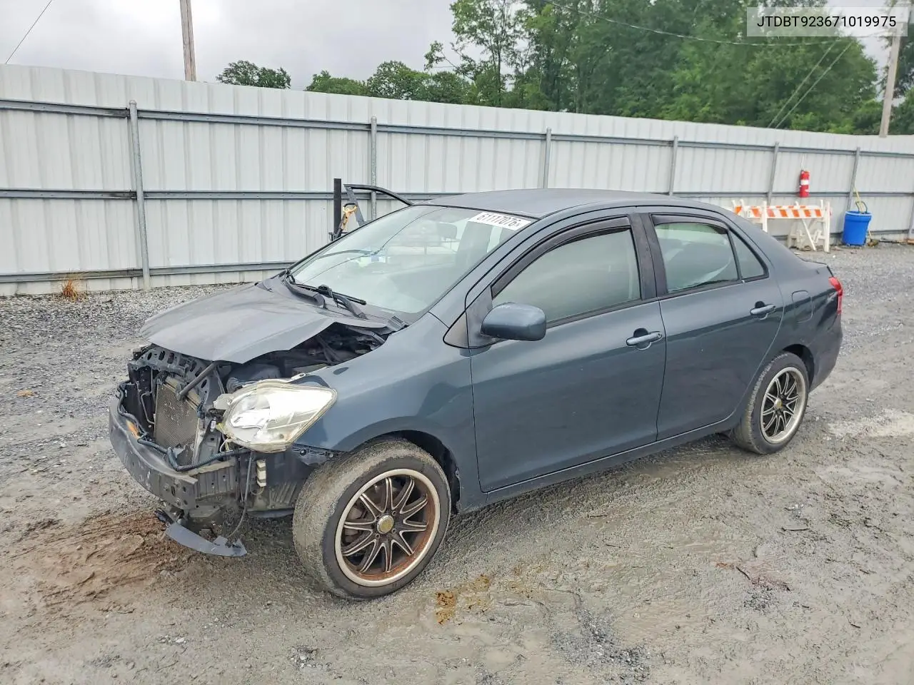 2007 Toyota Yaris Base VIN: JTDBT923671019975 Lot: 61117076