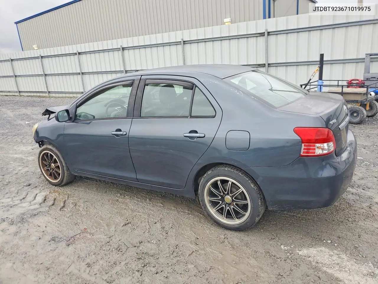2007 Toyota Yaris Base VIN: JTDBT923671019975 Lot: 61117076