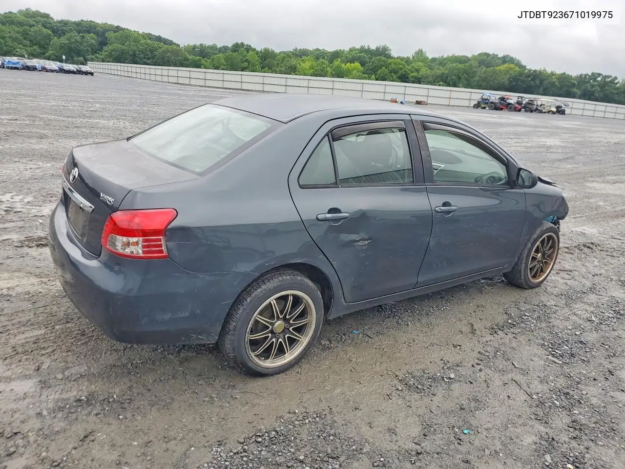 2007 Toyota Yaris Base VIN: JTDBT923671019975 Lot: 61117076