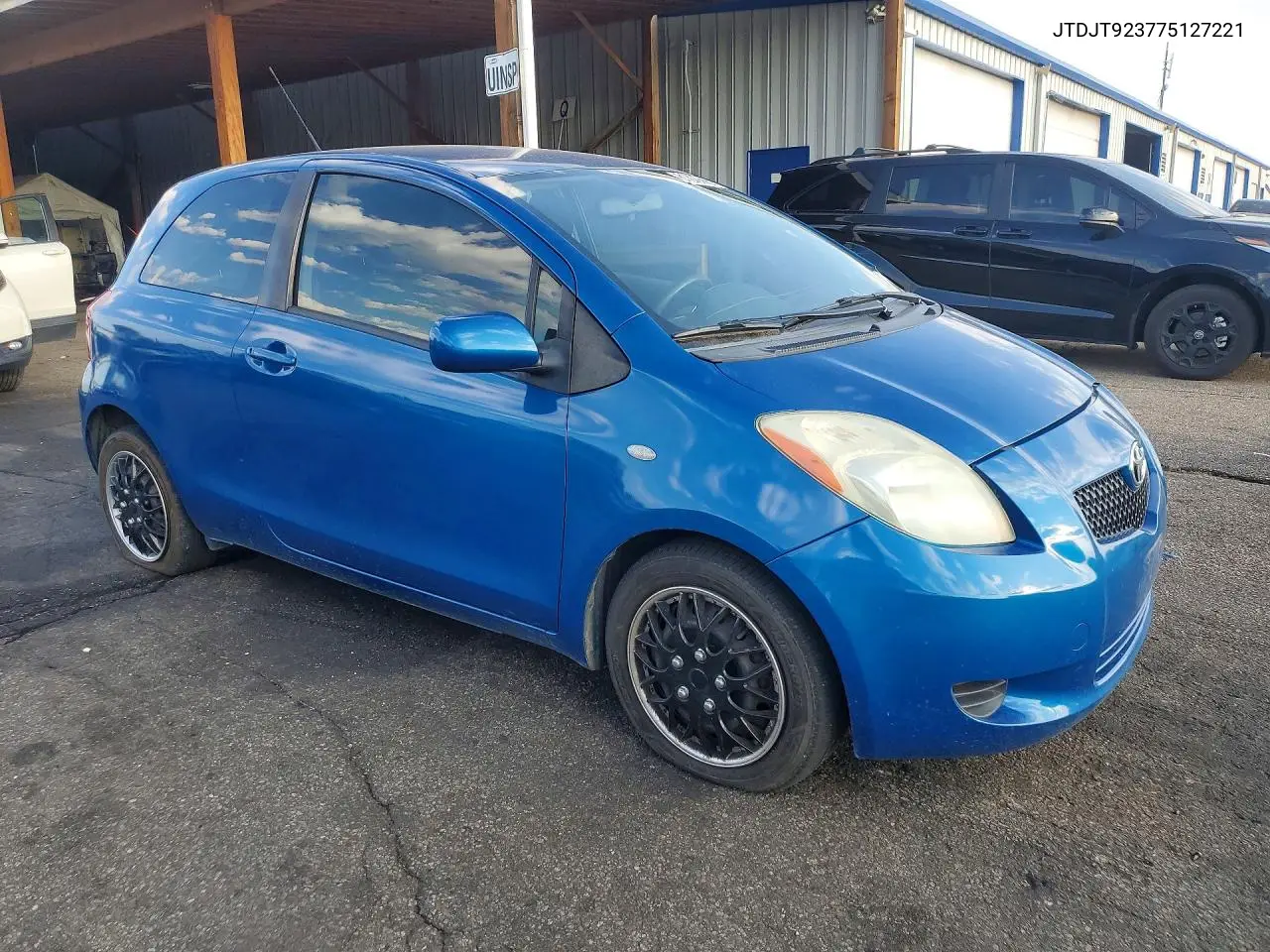 2007 Toyota Yaris Base VIN: JTDJT923775127221 Lot: 61220666
