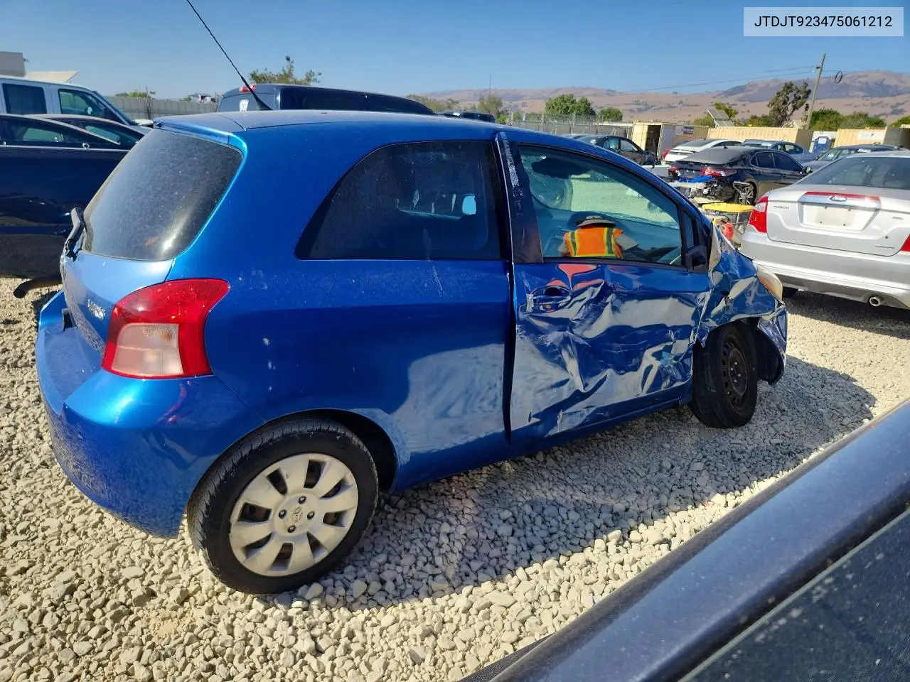 2007 Toyota Yaris Base VIN: JTDJT923475061212 Lot: 61402296