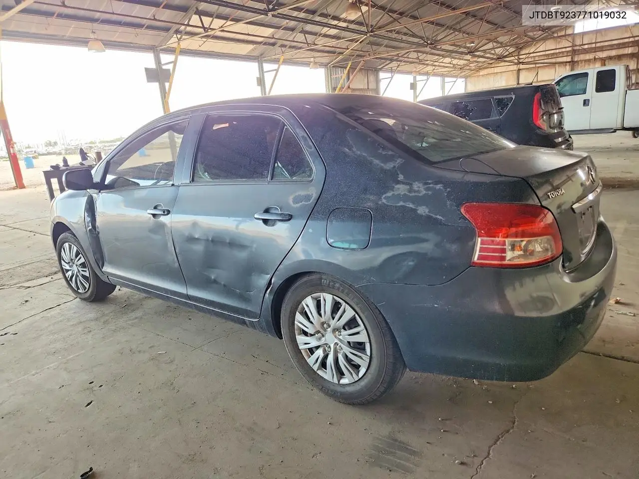 2007 Toyota Yaris Base VIN: JTDBT923771019032 Lot: 61497366