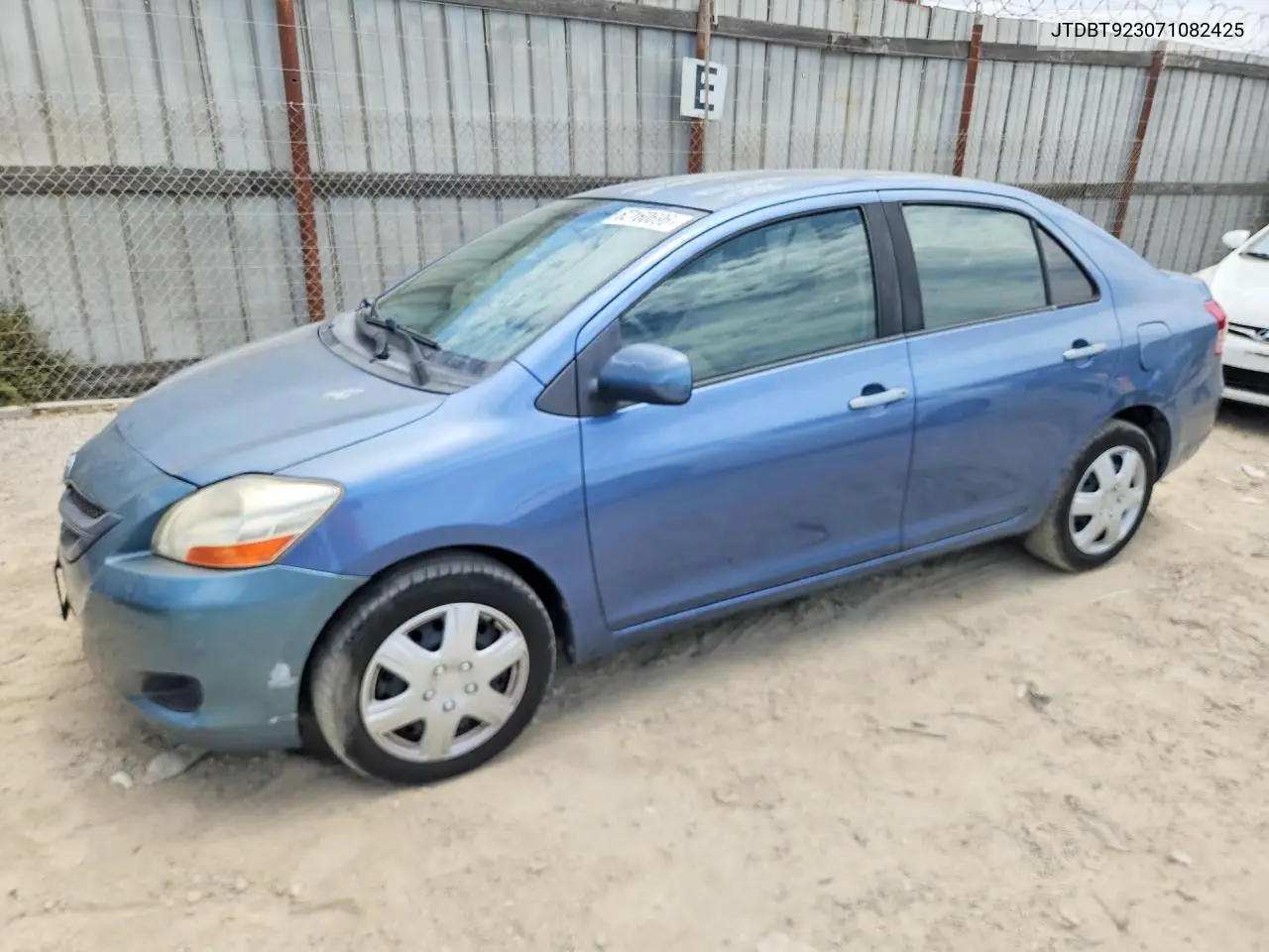 2007 Toyota Yaris Base VIN: JTDBT923071082425 Lot: 62160696