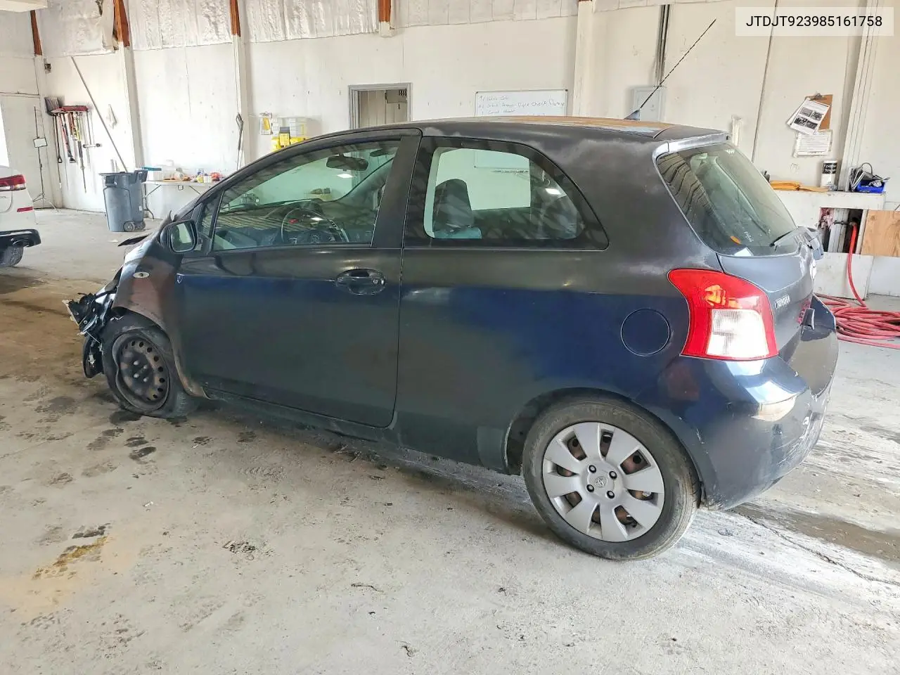 2008 Toyota Yaris Base VIN: JTDJT923985161758 Lot: 58918256