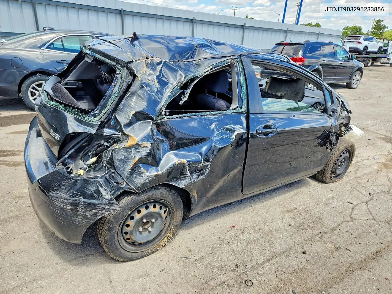 2009 Toyota Yaris Base VIN: JTDJT903295233856 Lot: 57495646