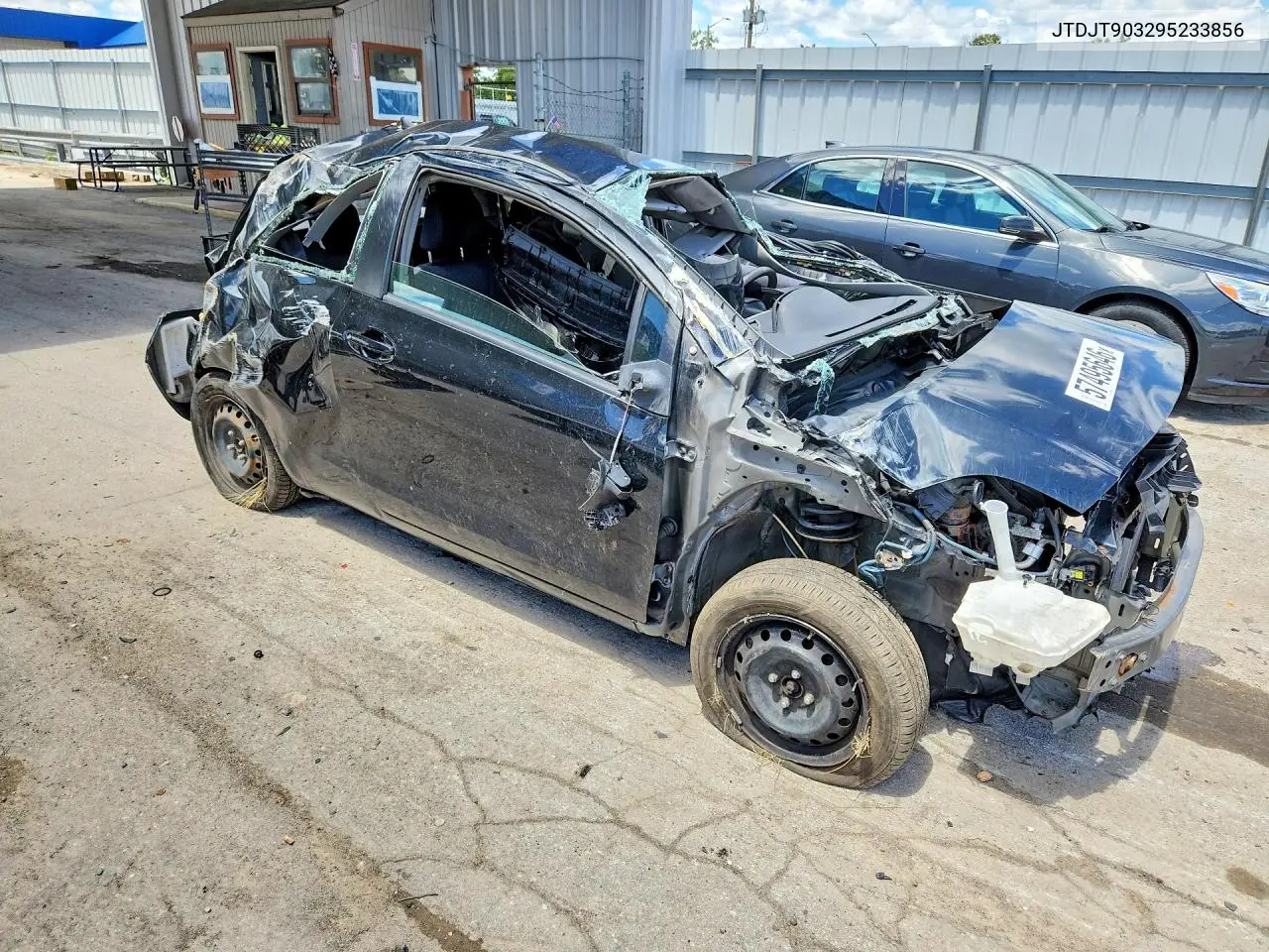 2009 Toyota Yaris Base VIN: JTDJT903295233856 Lot: 57495646