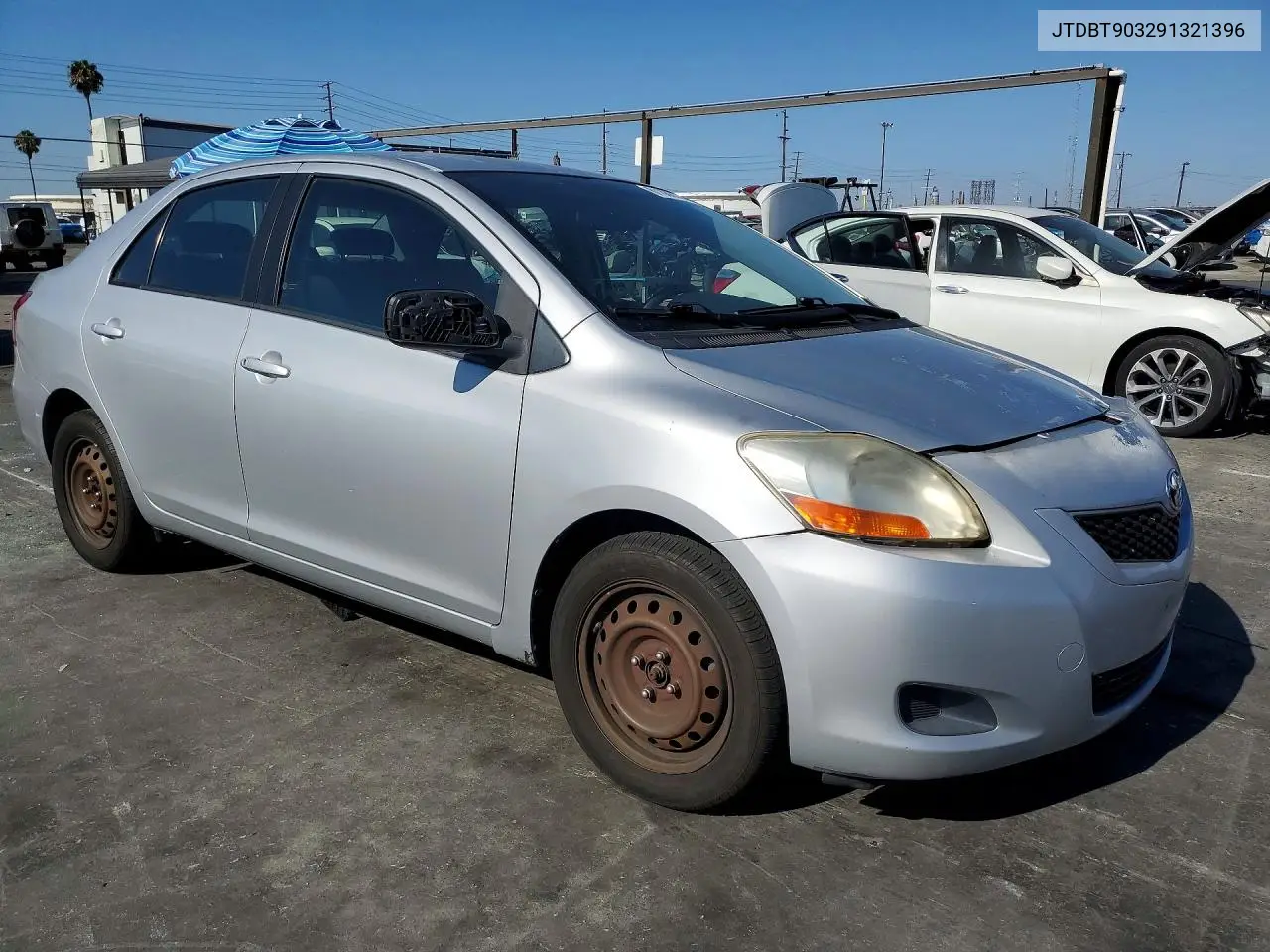 2009 Toyota Yaris Base VIN: JTDBT903291321396 Lot: 61388536