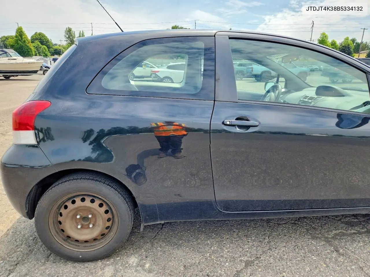 2011 Toyota Yaris Base VIN: JTDJT4K38B5334132 Lot: 62008206