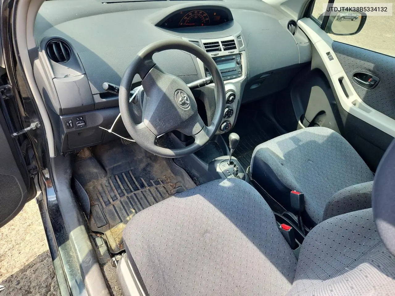 2011 Toyota Yaris Base VIN: JTDJT4K38B5334132 Lot: 62008206