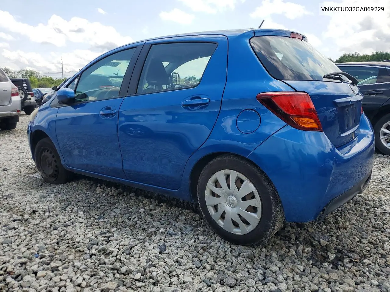 VNKKTUD32GA069229 2016 Toyota Yaris 5-Door L