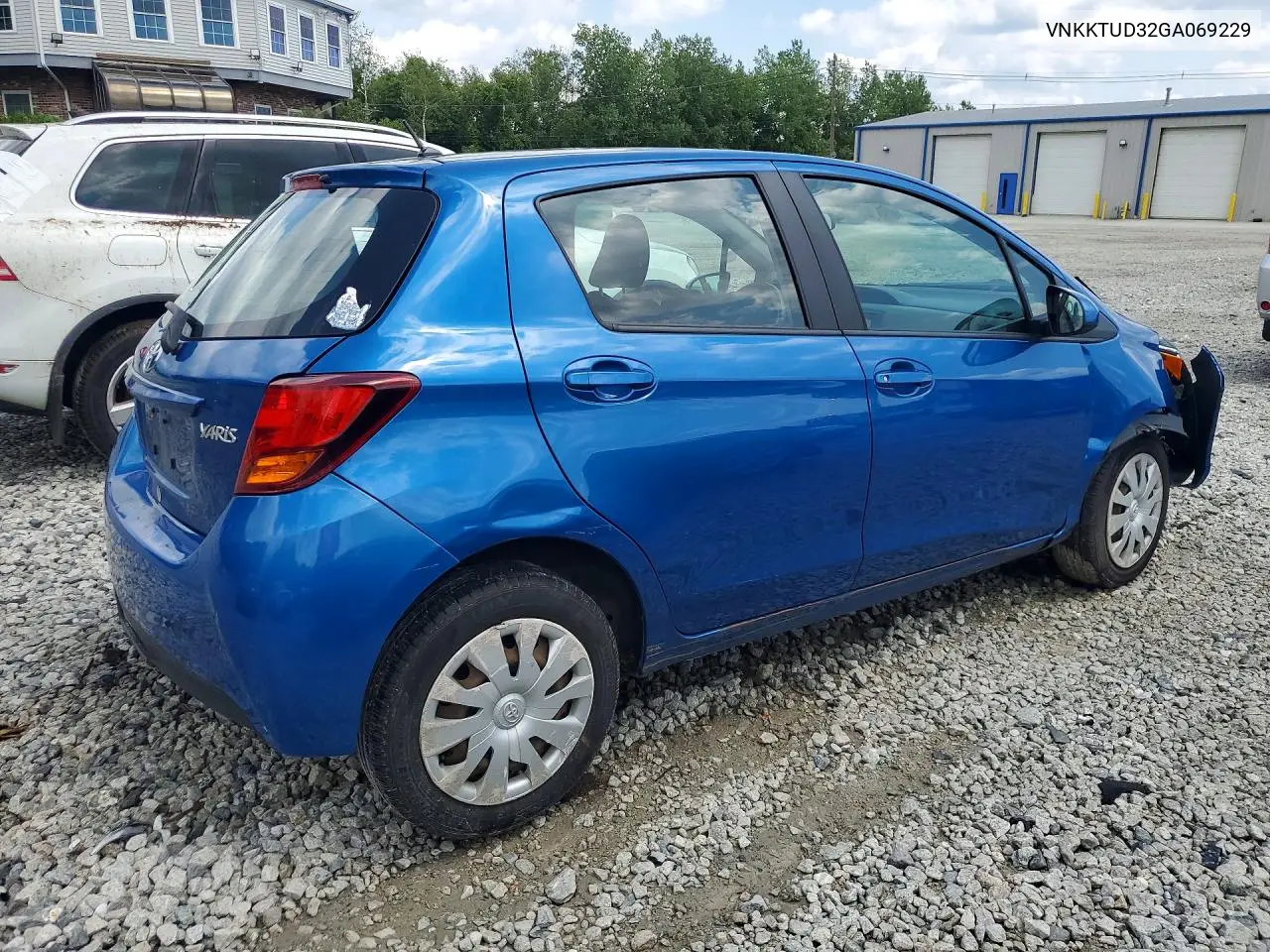 VNKKTUD32GA069229 2016 Toyota Yaris 5-Door L