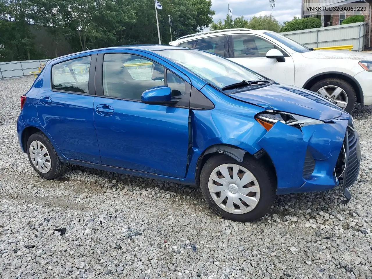 VNKKTUD32GA069229 2016 Toyota Yaris 5-Door L