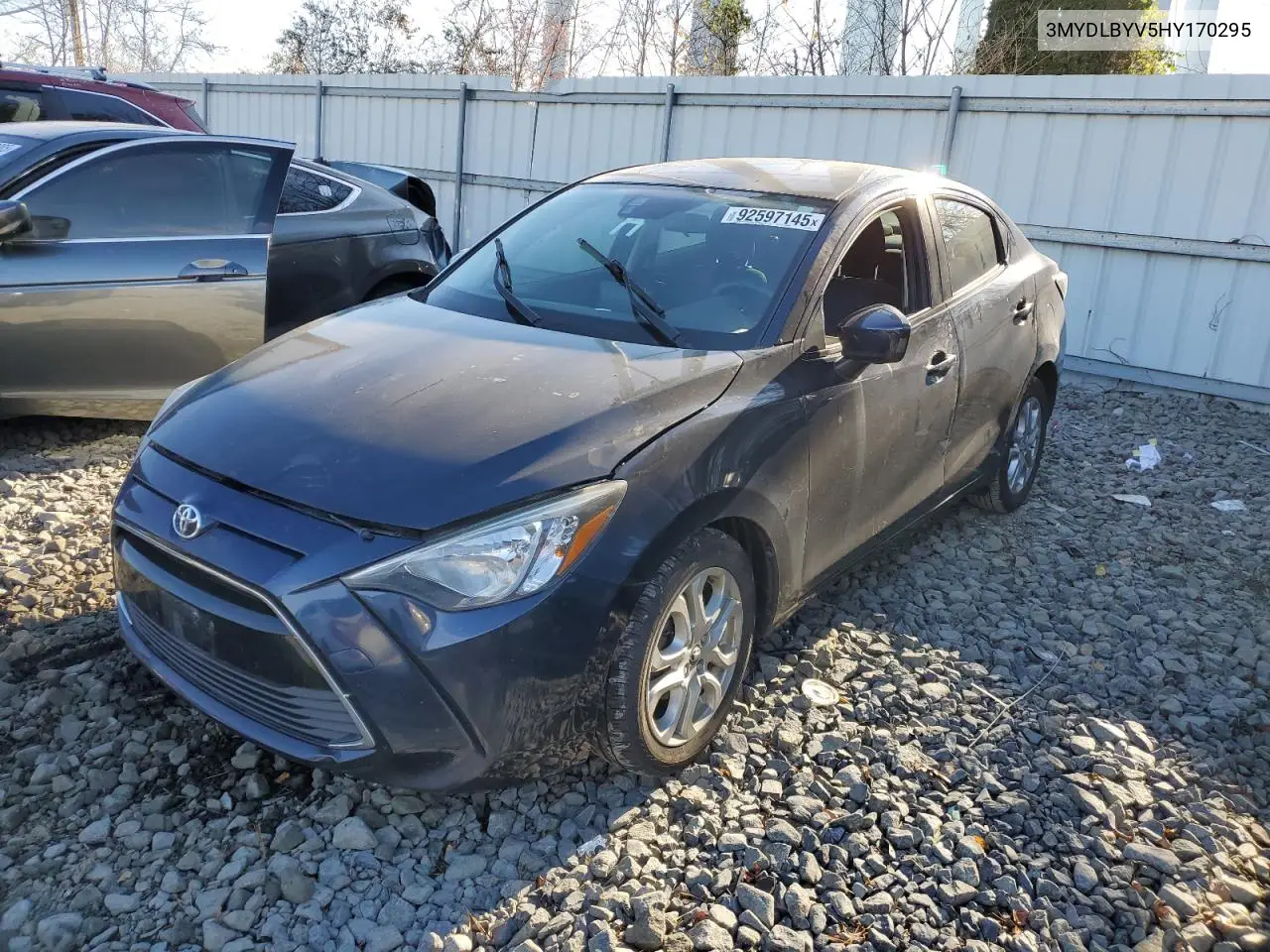 3MYDLBYV5HY170295 2017 Toyota Yaris Ia