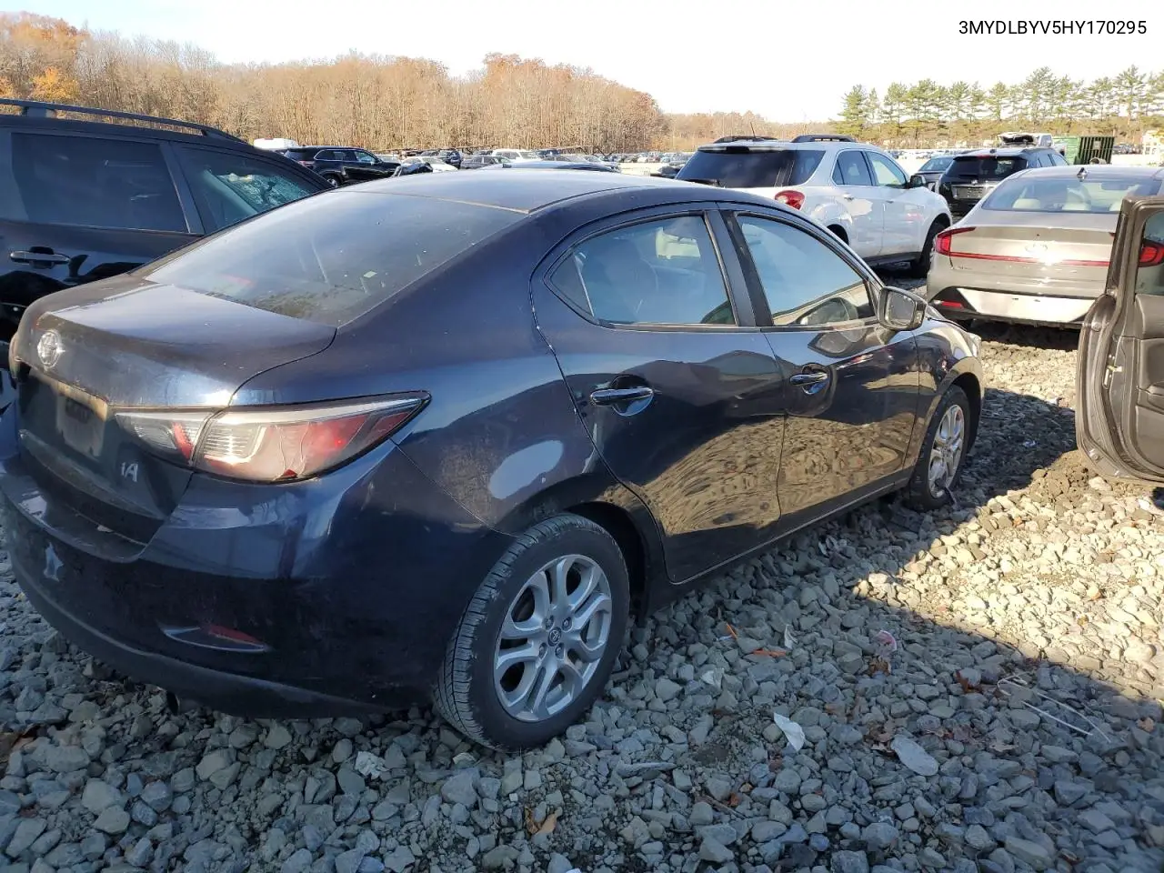 3MYDLBYV5HY170295 2017 Toyota Yaris Ia