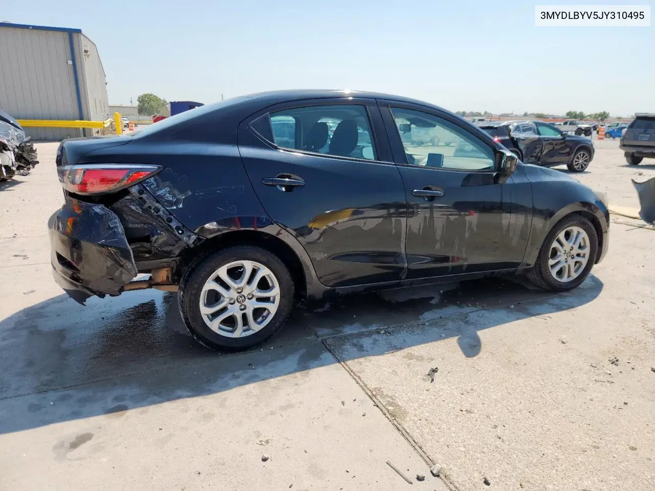 3MYDLBYV5JY310495 2018 Toyota Yaris Ia