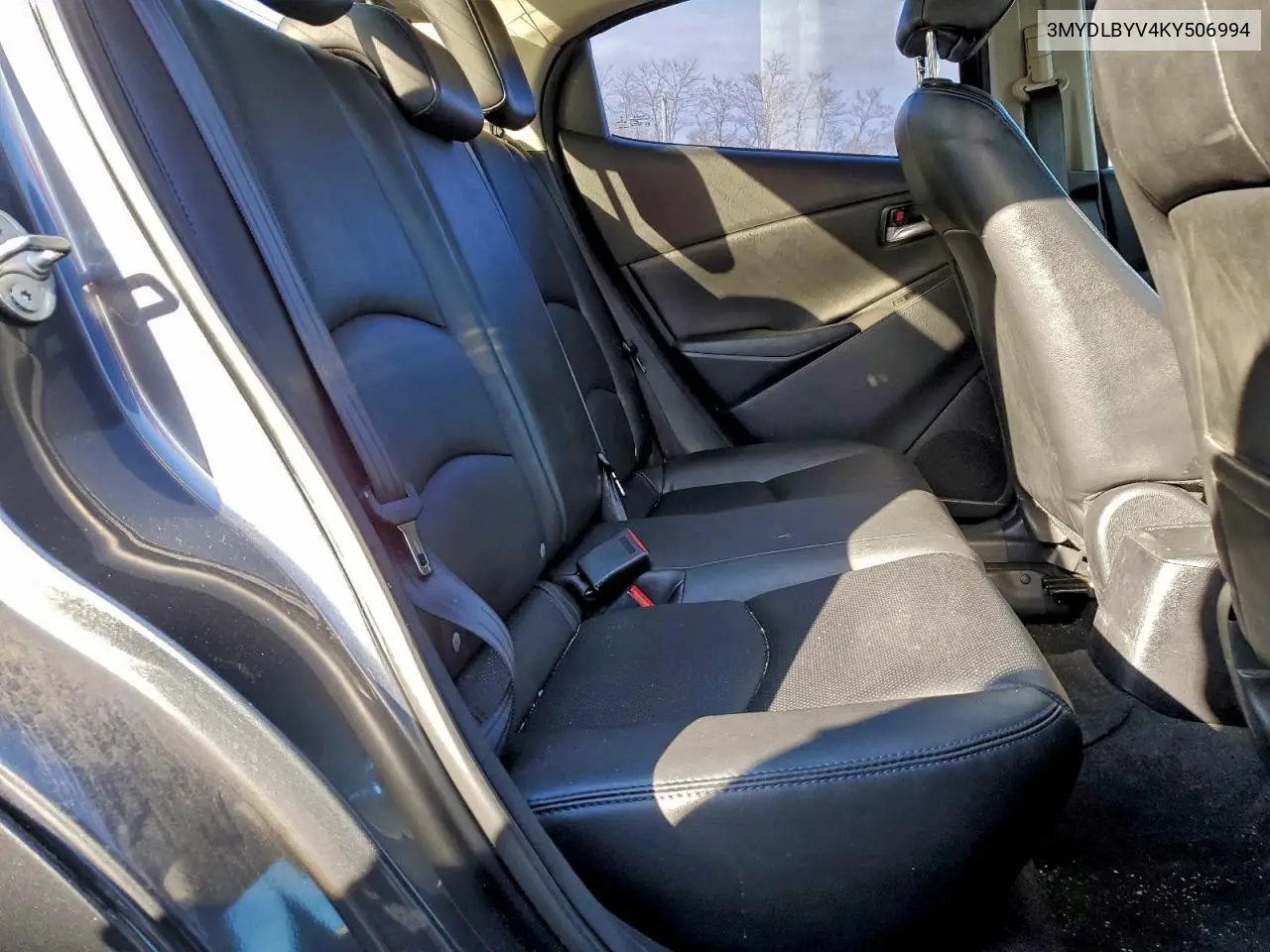 3MYDLBYV4KY506994 2019 Toyota Yaris L
