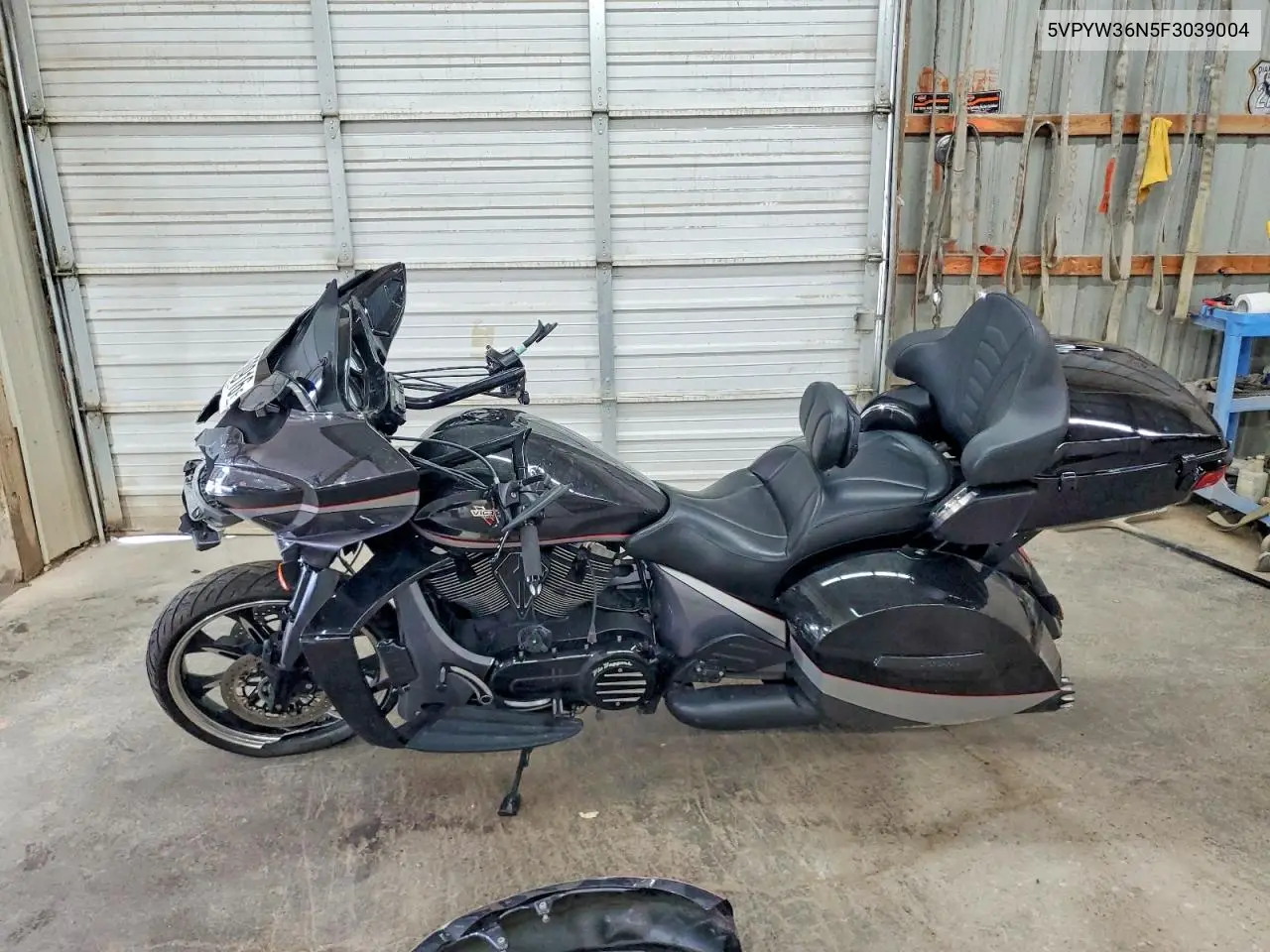2015 Victory Motorcycles Magnum VIN: 5VPYW36N5F3039004 Lot: 57750916