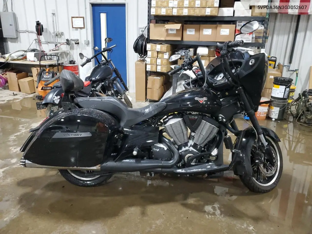 2016 Victory Motorcycles Cross Country 8-Ball VIN: 5VPDA36N3G3052607 Lot: 78959075