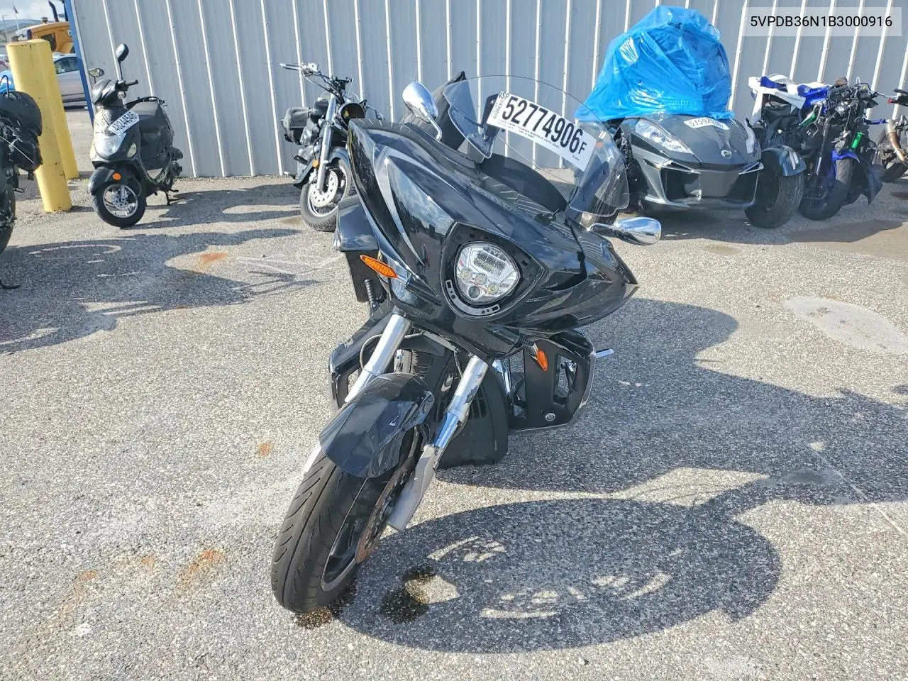2011 Victory Motorcycles Cross Country Standard VIN: 5VPDB36N1B3000916 Lot: 52774906