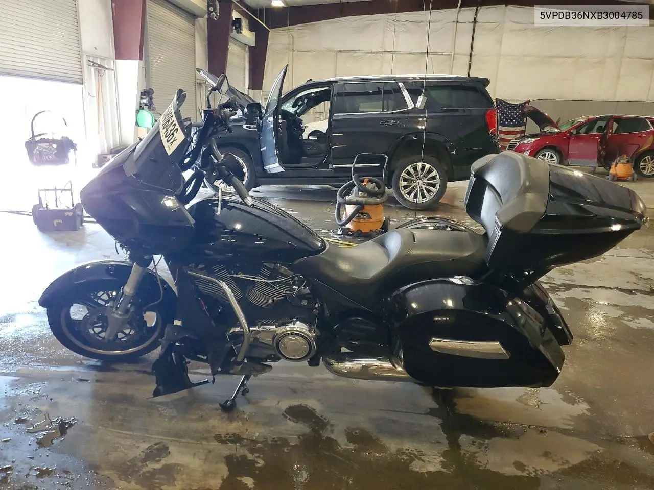 2011 Victory Motorcycles Cross Country Standard VIN: 5VPDB36NXB3004785 Lot: 56406436