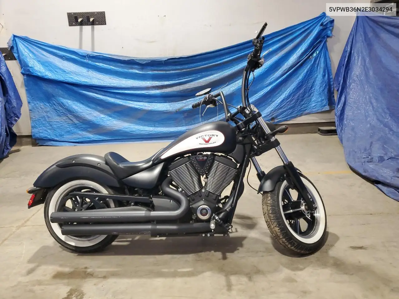 2014 Victory Motorcycles High-Ball VIN: 5VPWB36N2E3034294 Lot: 70111785