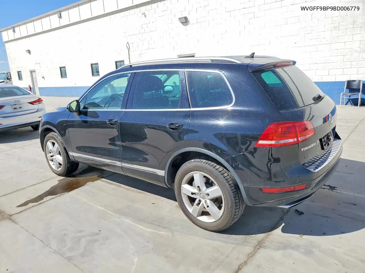 2011 Volkswagen Touareg V6 VIN: WVGFF9BP9BD006779 Lot: 54816426