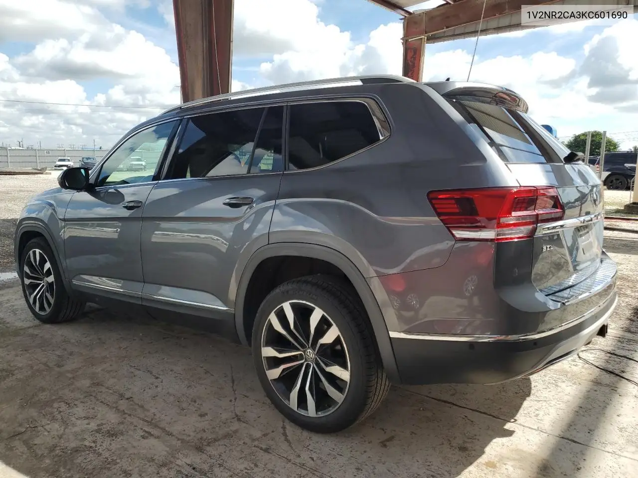 1V2NR2CA3KC601690 2019 Volkswagen Atlas Sel Premium