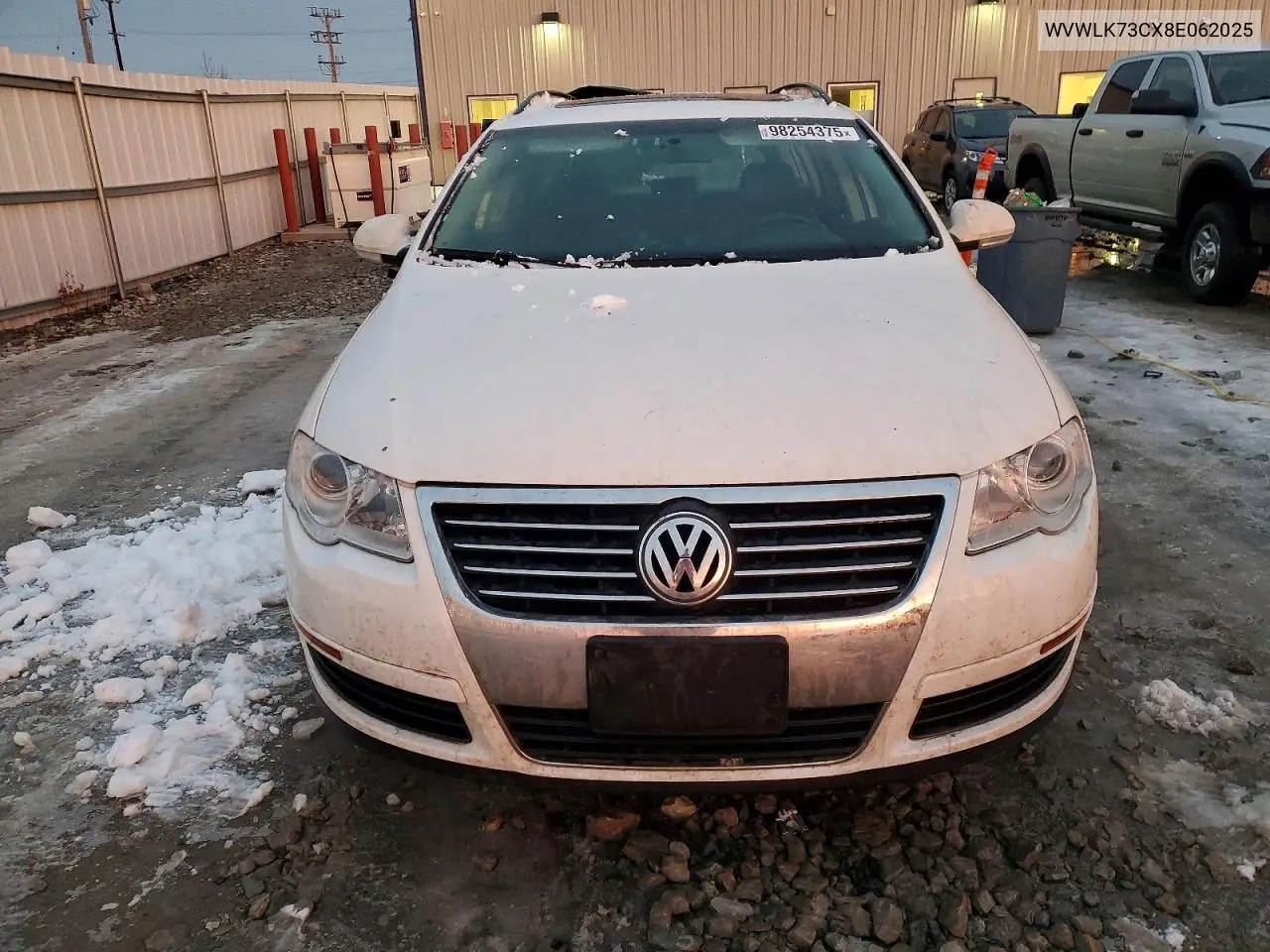 2008 Volkswagen Passat Wagon Komfort VIN: WVWLK73CX8E062025 Lot: 98254375