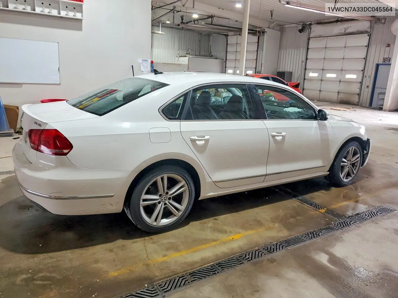 2013 Volkswagen Passat Sel VIN: 1VWCN7A33DC045564 Lot: 61103936