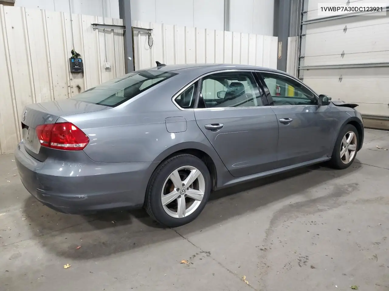 1VWBP7A30DC123921 2013 Volkswagen Passat Se