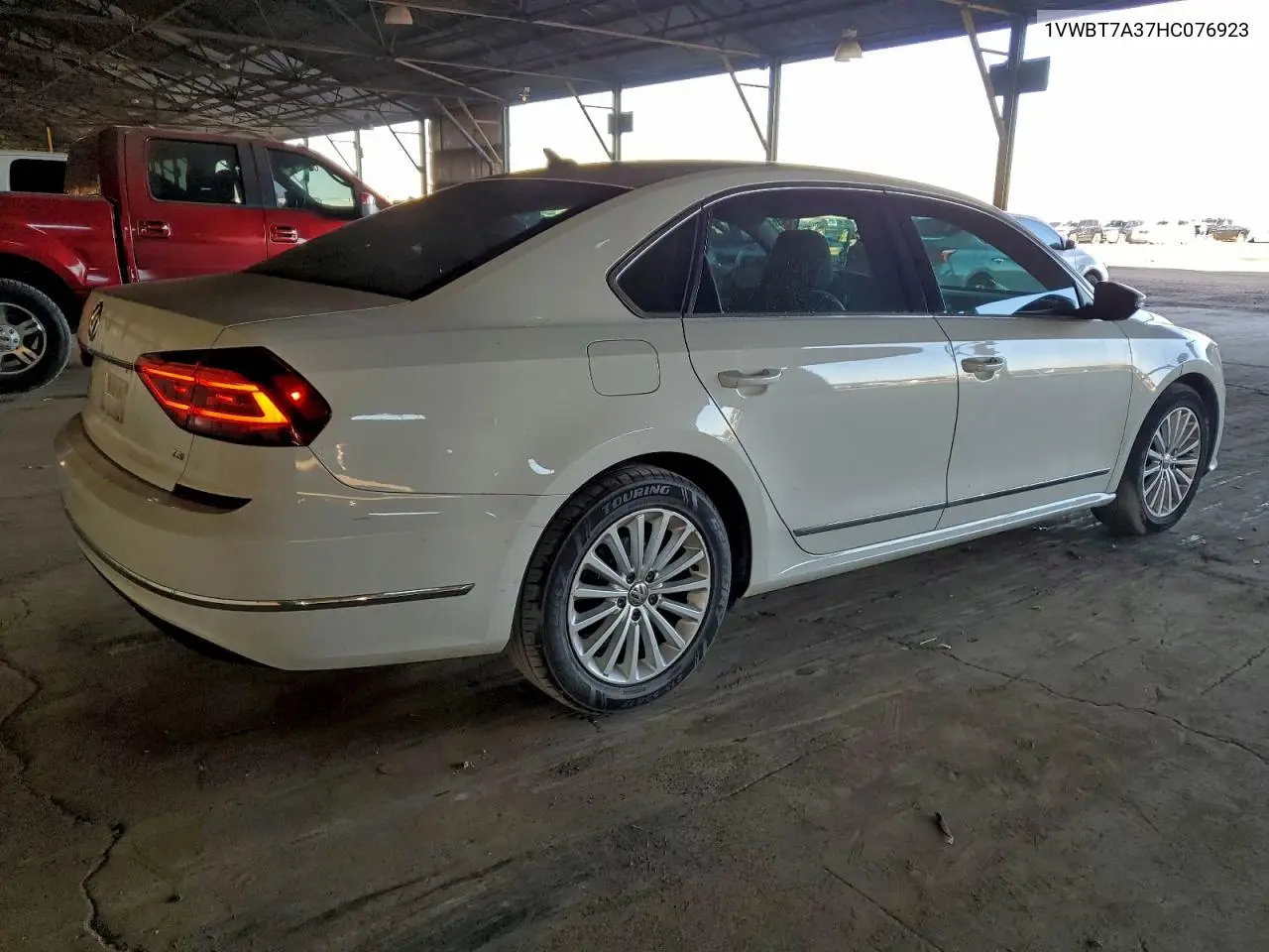 1VWBT7A37HC076923 2017 Volkswagen Passat Se