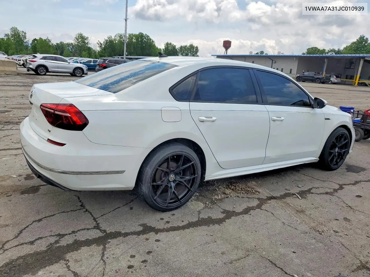 1VWAA7A31JC010939 2018 Volkswagen Passat S