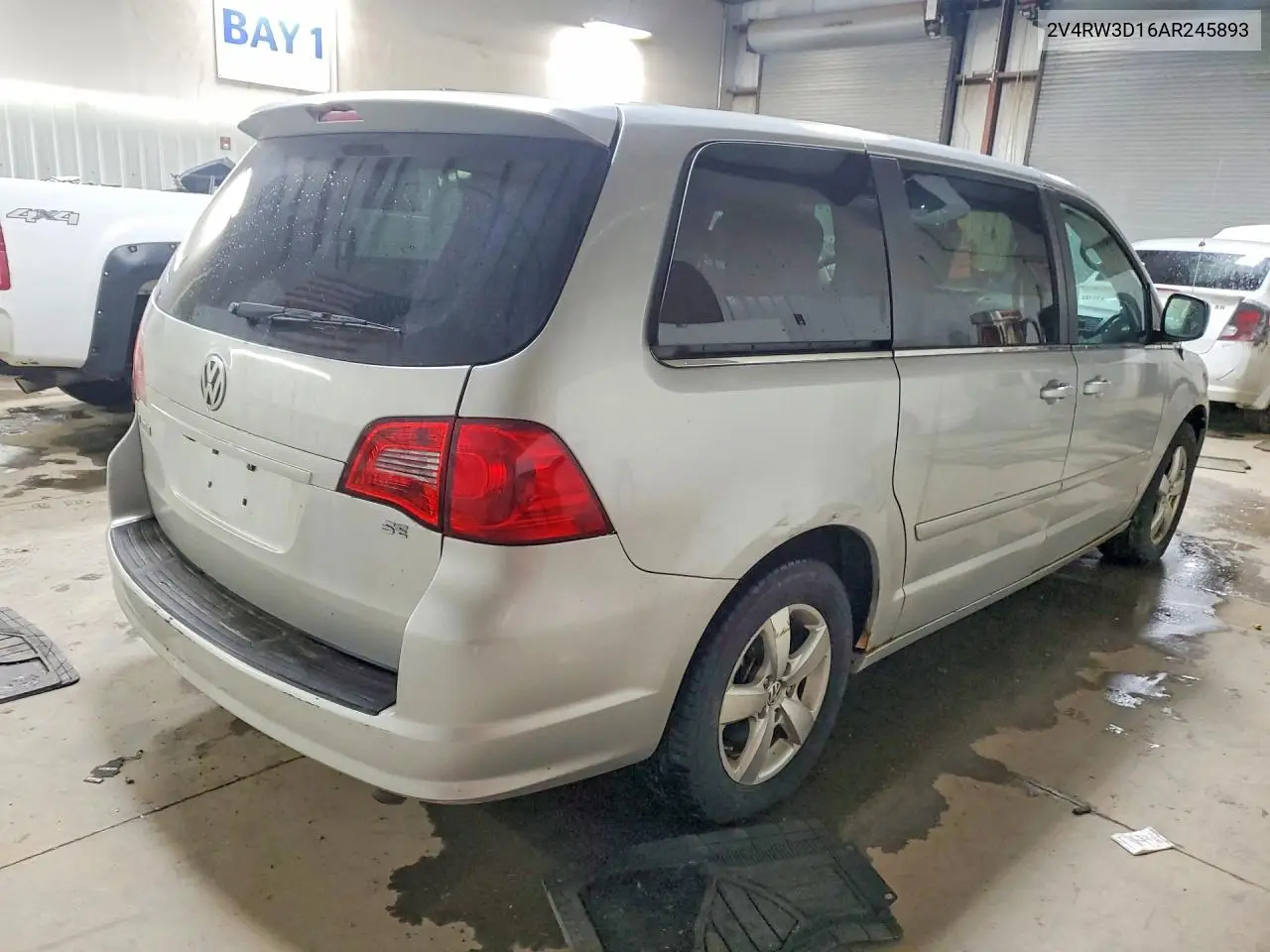 2010 Volkswagen Routan Se VIN: 2V4RW3D16AR245893 Lot: 41754836