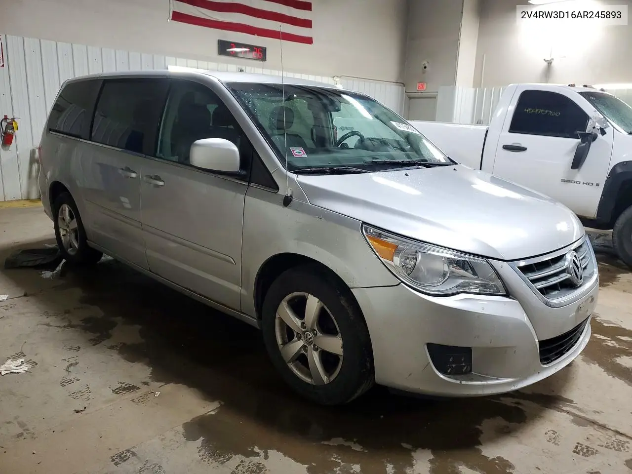 2010 Volkswagen Routan Se VIN: 2V4RW3D16AR245893 Lot: 41754836