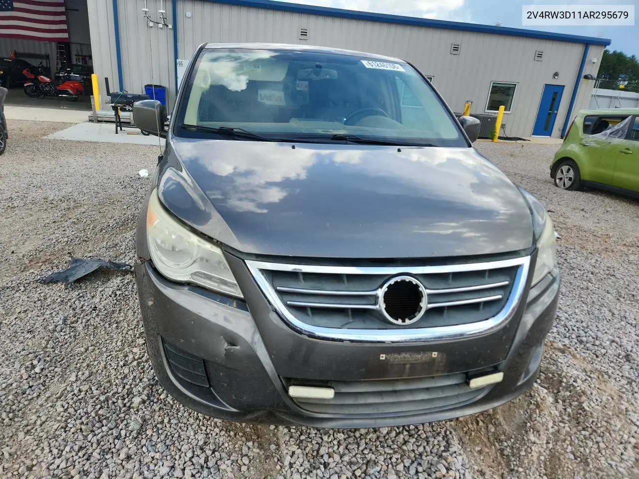2010 Volkswagen Routan Se VIN: 2V4RW3D11AR295679 Lot: 61246106