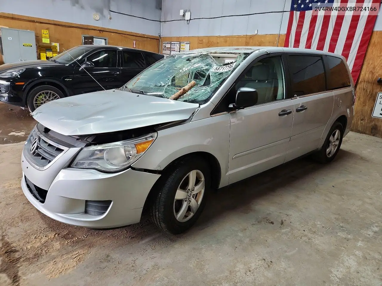 2011 Volkswagen Routan S VIN: 2V4RW4DGXBR724166 Lot: 58717796