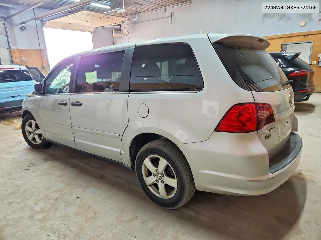 2011 Volkswagen Routan S VIN: 2V4RW4DGXBR724166 Lot: 58717796