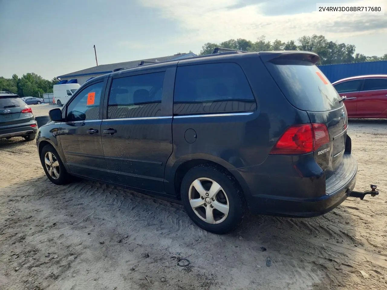 2011 Volkswagen Routan Se VIN: 2V4RW3DG8BR717680 Lot: 85988505
