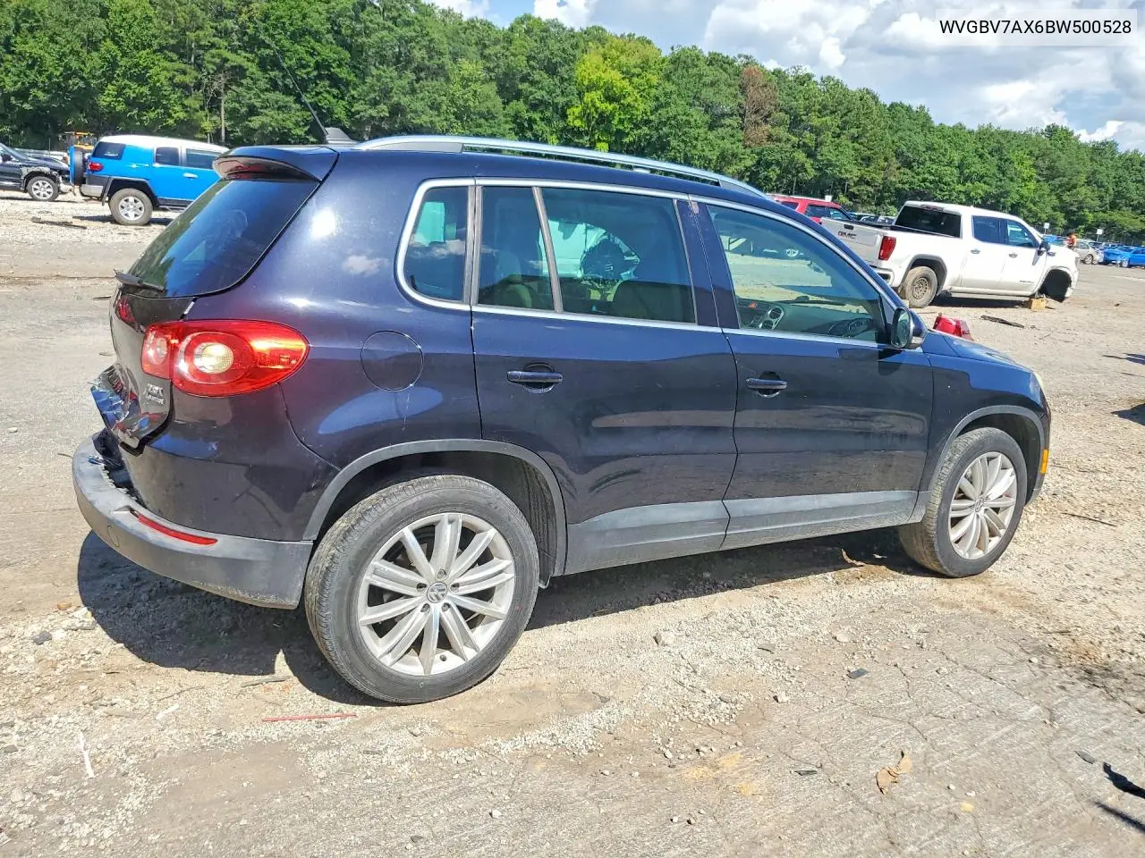 2011 Volkswagen Tiguan S VIN: WVGBV7AX6BW500528 Lot: 61573856