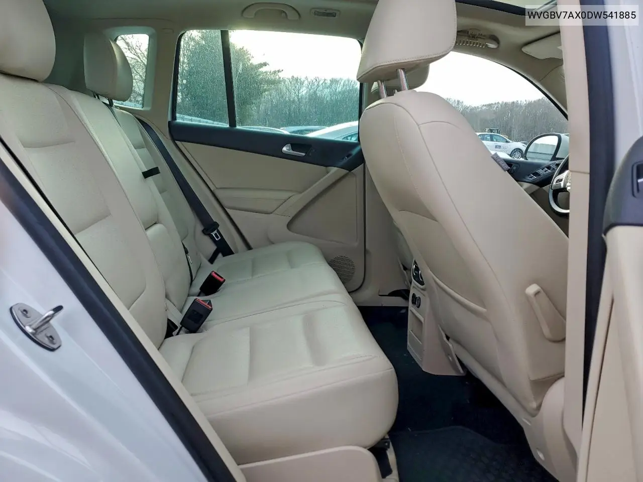 WVGBV7AX0DW541885 2013 Volkswagen Tiguan S