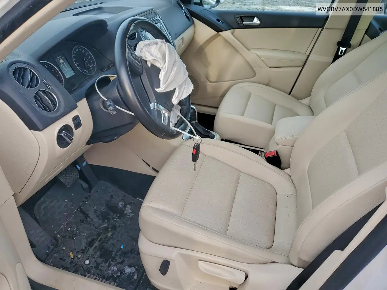 WVGBV7AX0DW541885 2013 Volkswagen Tiguan S