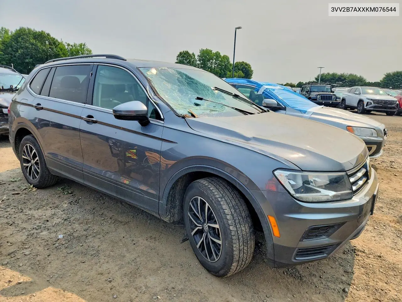 2019 Volkswagen Tiguan Se/Sel/Sel R-Line Jet-Black/Se VIN: 3VV2B7AXXKM076544 Lot: 60916056