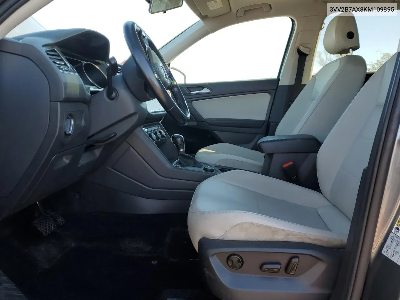 3VV2B7AX8KM109895 2019 Volkswagen Tiguan Se