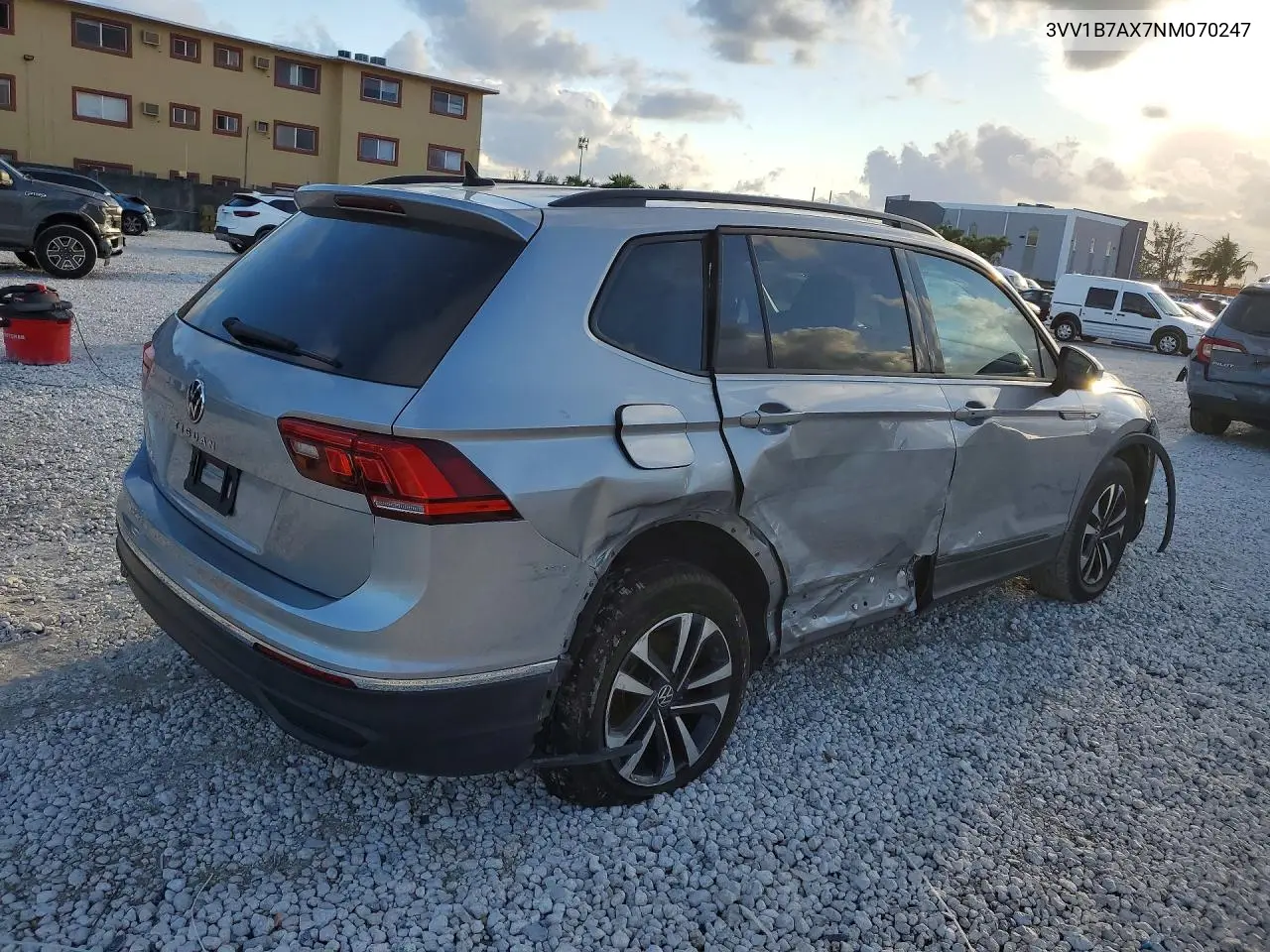 3VV1B7AX7NM070247 2022 Volkswagen Tiguan S