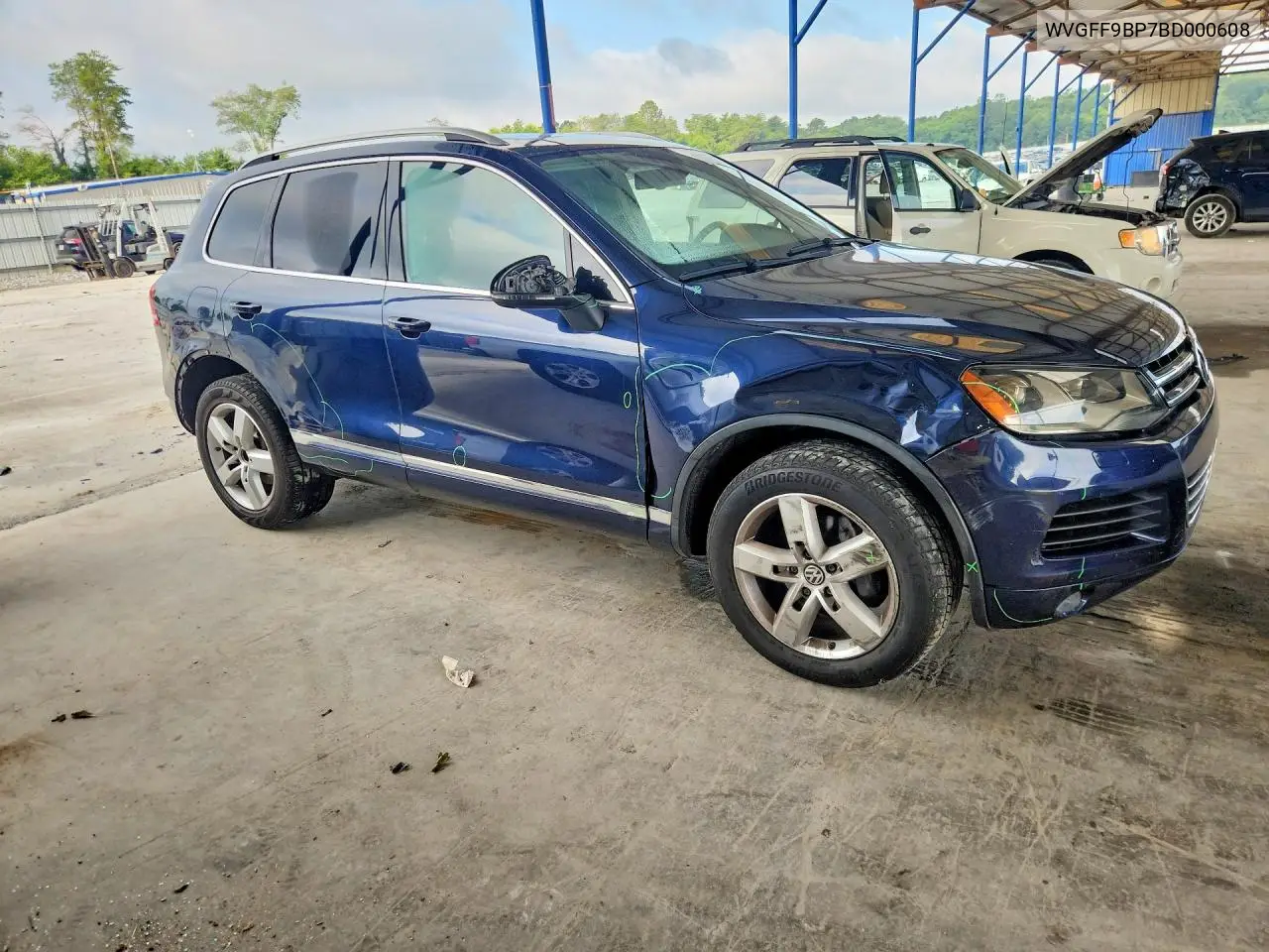 2011 Volkswagen Touareg V6 VIN: WVGFF9BP7BD000608 Lot: 61214136
