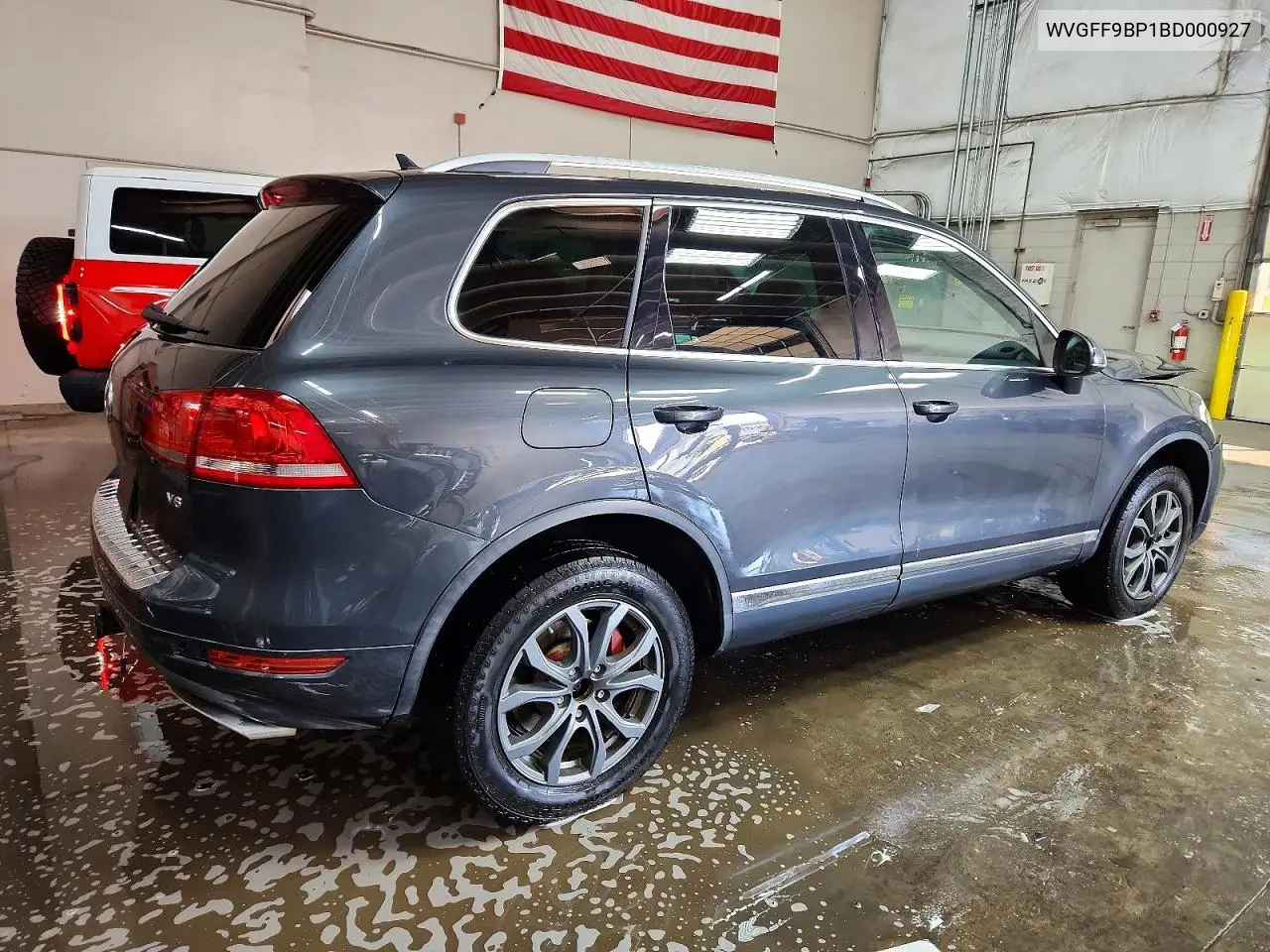 2011 Volkswagen Touareg V6 VIN: WVGFF9BP1BD000927 Lot: 74042485