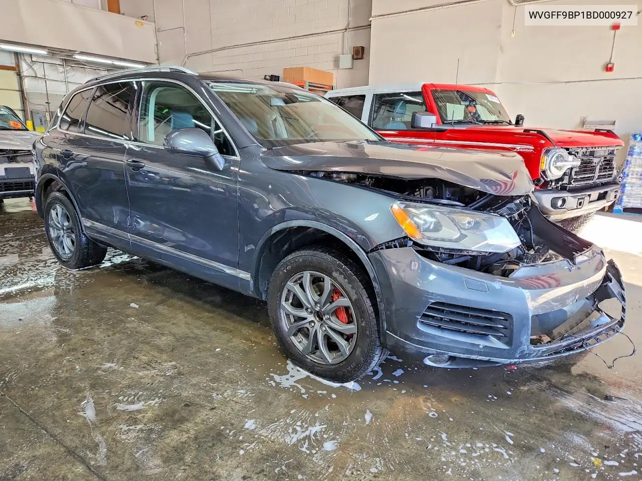 2011 Volkswagen Touareg V6 VIN: WVGFF9BP1BD000927 Lot: 74042485