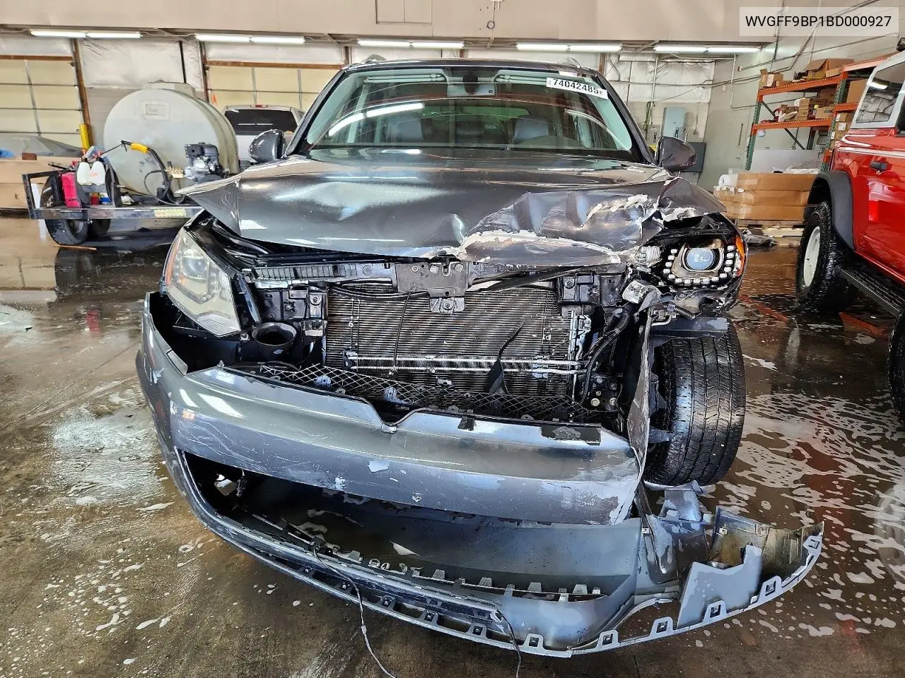 2011 Volkswagen Touareg V6 VIN: WVGFF9BP1BD000927 Lot: 74042485