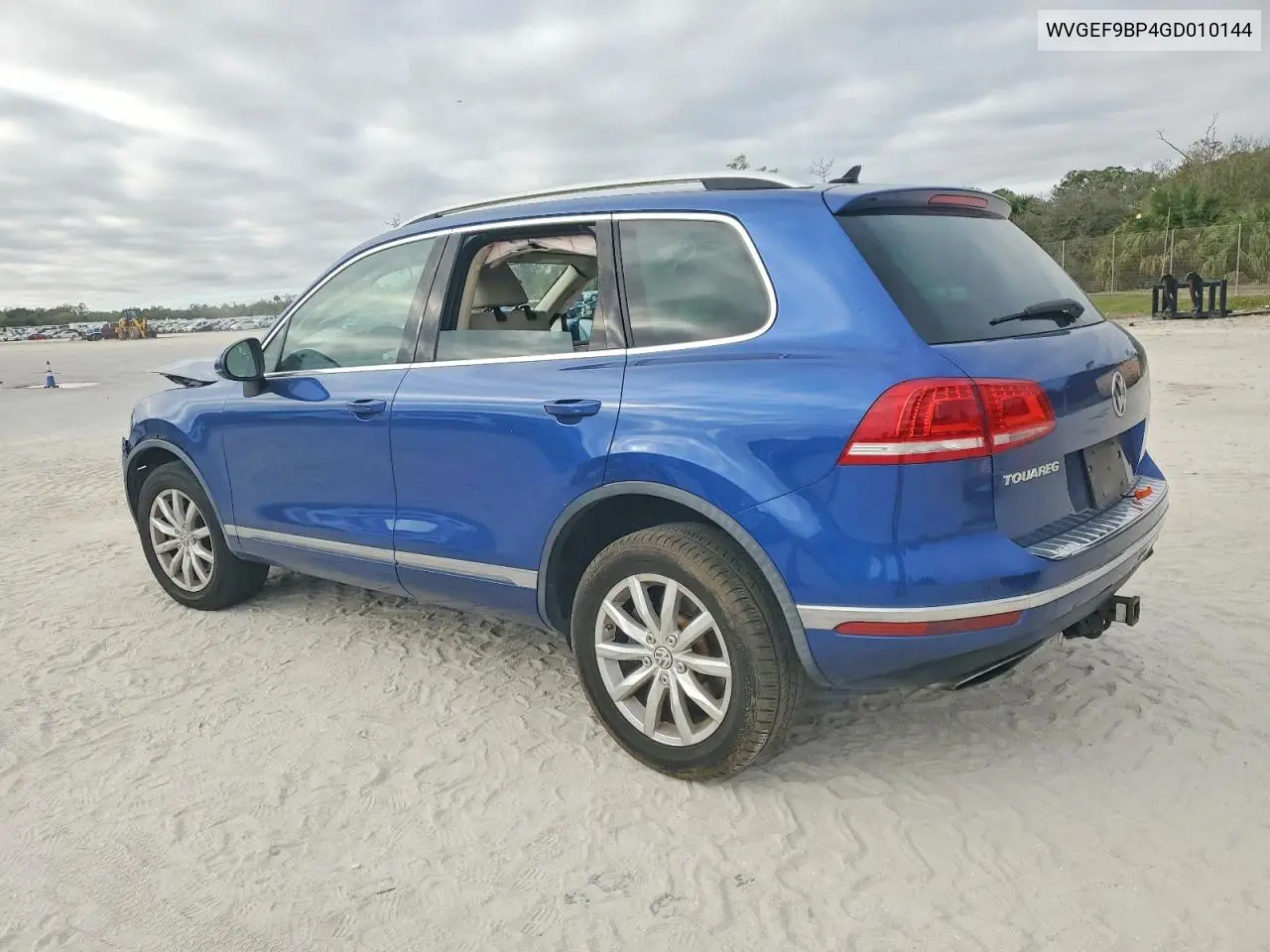 2016 Volkswagen Touareg Sport VIN: WVGEF9BP4GD010144 Lot: 98399455