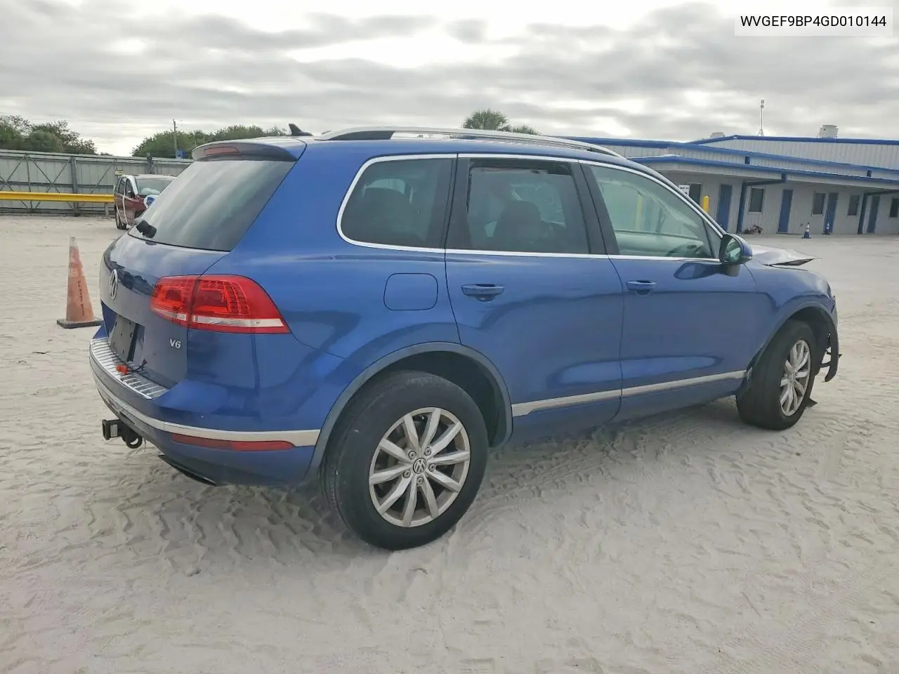 2016 Volkswagen Touareg Sport VIN: WVGEF9BP4GD010144 Lot: 98399455